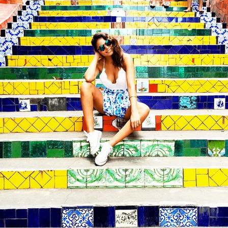 Alana Campos, brasileira que será ring girl na luta entre Mayweather e Pacquiao, nas escadarias da Lapa, no Rio de Janeiro