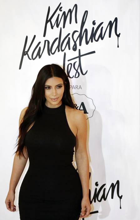 Kim Kardashian West posa para a imprensa em São Paulo