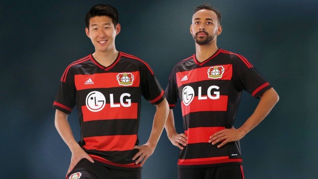 Nova camisa do Bayer Leverkusen é inspirada no Flamengo, com listras horizontais e rubro-negra