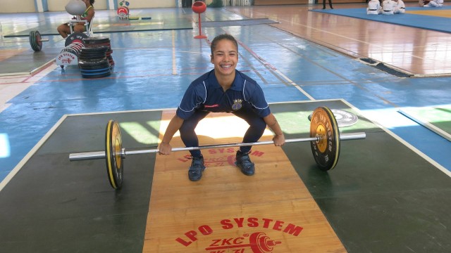 Carioca Aline Facciola, nascida na favela do Acari, foi campeã Mundial de levantamento de peso com 15 anos