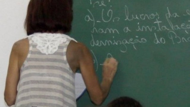 Diretores das escolas e creches do Rio de Janeiro reclamam de distorção salarial em comparação a professores