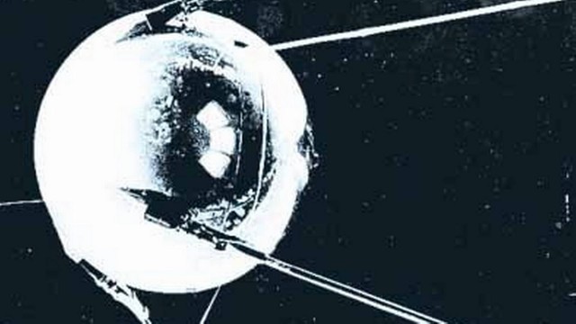 Pioneiro: em 1957, os soviéticos lançaram o Sputnik 1, primeiro satélite artificial da Terra, na época também chamados de ‘luas artificiais’, dando início à Era Espacial