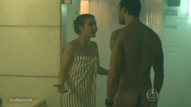 Adriano Toloza ficou pelado para cena quente com Guilhermina Guinle, em "Verdades secretas".