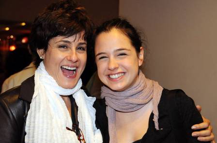 Soraya Ravenle e a filha Julia Bernat