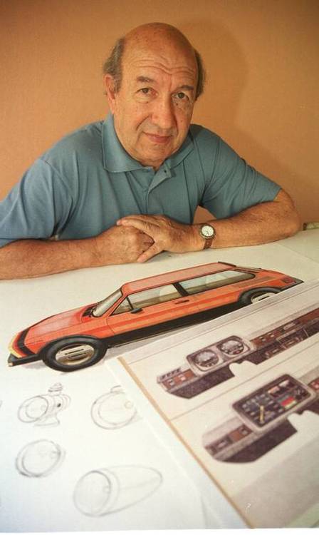 Piancastelli, em 2003, mostra antigos estudos da Brasília -