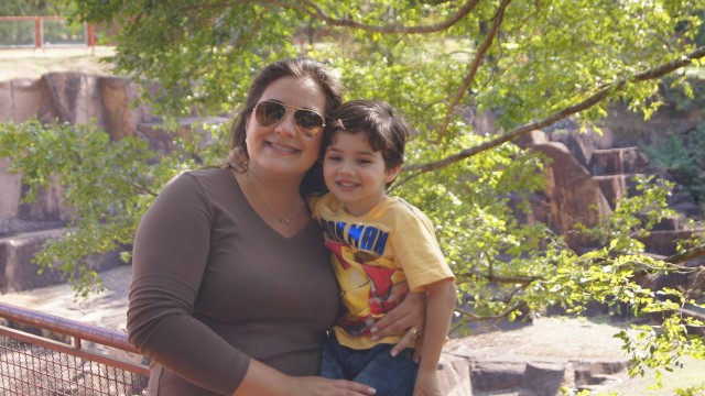 Karina Campo e o filho, Lucca, alérgico à leite: esperança de mais qualidade de vida com a decisão da Anvisa