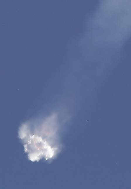 Estilhaços do foguete que carregava suprimentos para astronautas puderam ser vistos no céu de Cape Canaveral