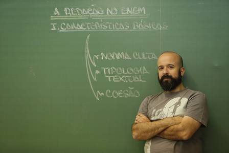 Marcelo Caldas, coordenador de redação do Colégio e Curso PH