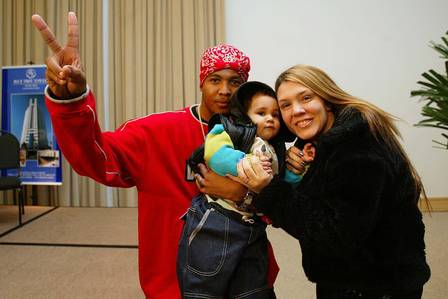 Simony e Afro X com o filho Ryan em 2002