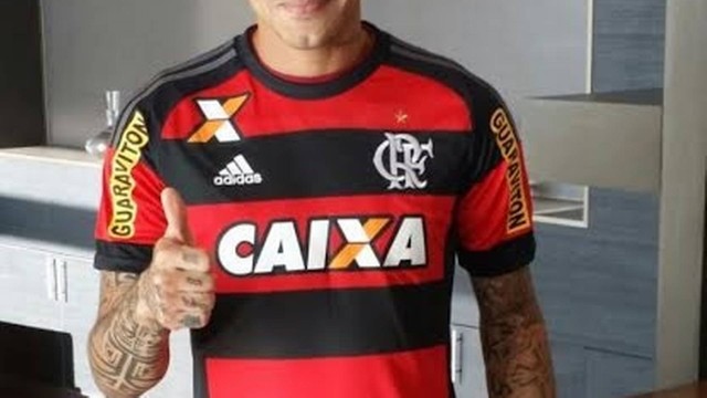 Guerrero ainda não foi apresentado pelo Flamengo, mas já vestiu camisa
