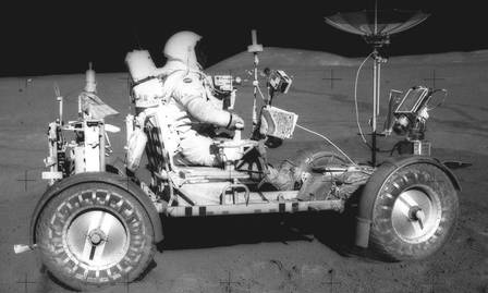 O Lunar Roving Vehicle usado nas missões Apolo entre 1971 e 1972: máxima de 18km/h -