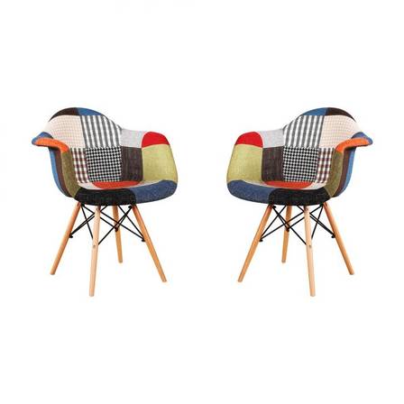 Conjunto com duas cadeiras coloridas por R$ 899,90, da Mobly