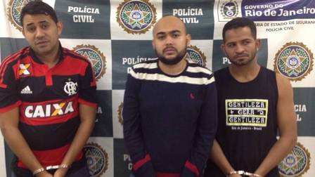 Winchester, à direita, foi preso com outros dois traficantes em maio, no Rio de Janeiro