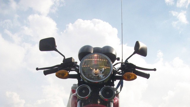 Antena corta-pipas é o meio mais eficiente para proteger motociclistas das linhas com cerol -