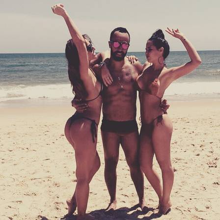 Sabrina Sato, Yan Acioli e Manuela Giannini curtem praia nos Estados Unidos