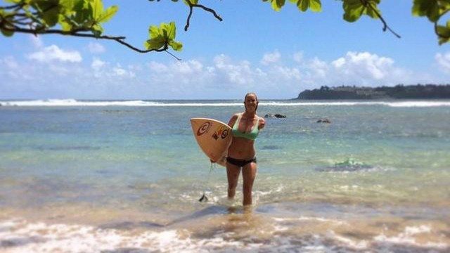A surfista Bethany Hamilton divulgou uma imagem de sua volta ao mar