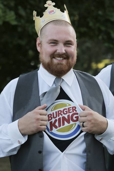 O noivo Joel Burger