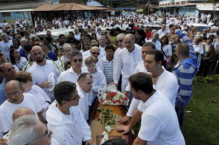Corpo do médium Gilberto Arruda foi veladoe sepultado no centro espírita Casa de Frei Luiz.