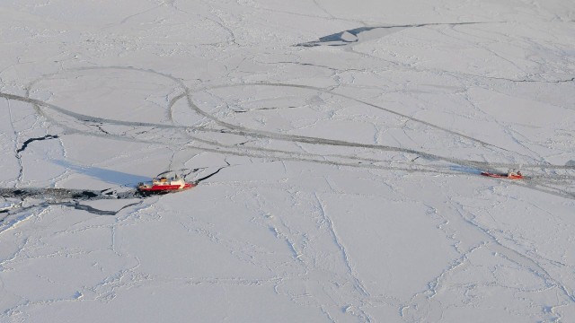 Navio passa pelo Mar de Bering: homens ficaram 8 mil presos na travessia entre Sibéria e Alasca