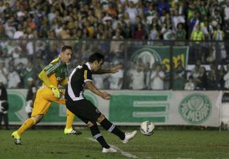 Herrera perde um 'gol feito' na derrota do Vasco para o Palmeiras