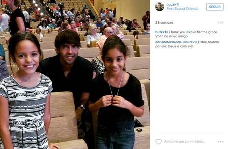 Kaká recebe apoio de fãs após separação