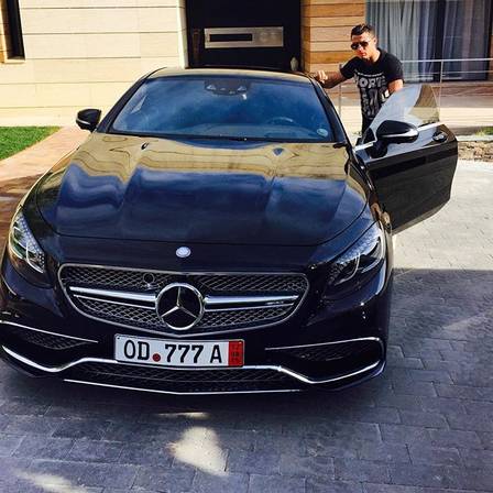 Cristiano Ronaldo com a sua Mercedes S65 AMG Coupe, que custa R$ 919 mil