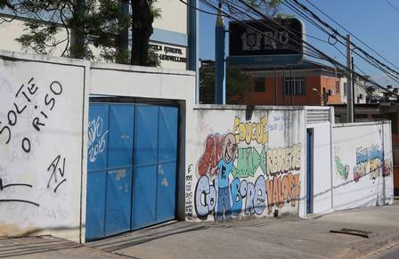 Escola Municipal Escultor Leão Velloso é outra unidade sem aula nesta manhã