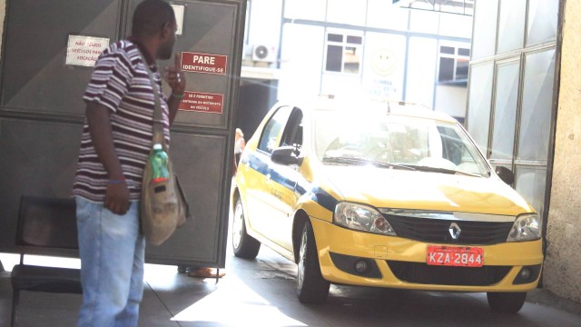 Garagem das empresas de Pascoal, de onde saem os táxis alugados a R$ 200 por dia.