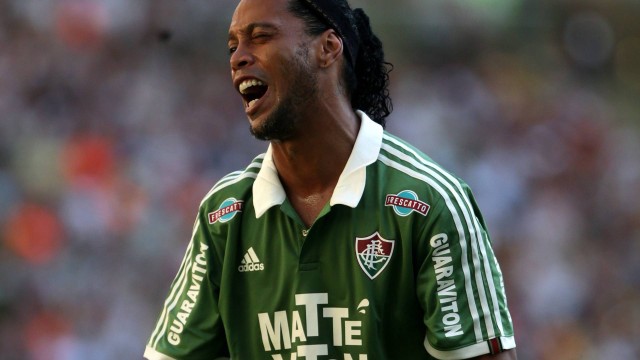 Ronaldinho Gaúcho cansou e foi substituído por Higor Leite