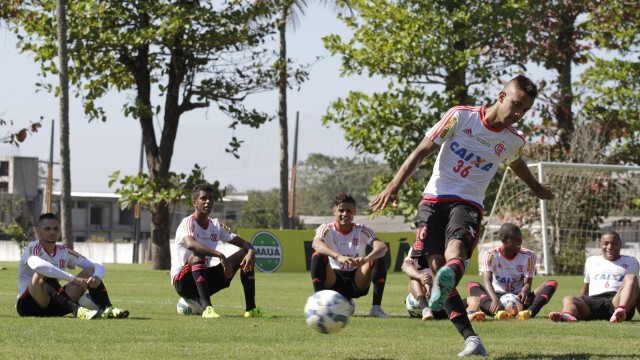 Treino do Flamengo, que estreará o novo técnico Oswaldo de Oliveira no domingo, contra o São Paulo