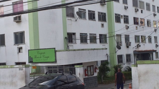 Condomínio Flores do Campo, na Estrada da Posse: domínio de inspetor da 41ª DP (Tanque).