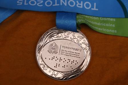 A medalha de bronze nos Jogos Pan-Americanos de Toronto de Davi Albino, que foi arranhada pela mãe