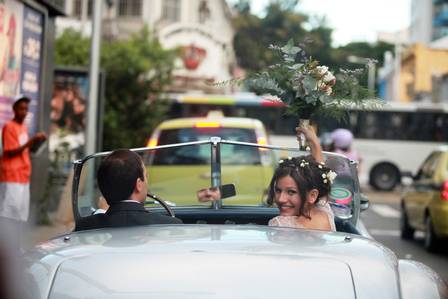 Maria Luiza Lastres chegou no casamento em um Jaguar emprestado por um amigo do pai.