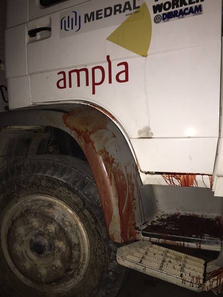 Marcas de sangue no caminhão