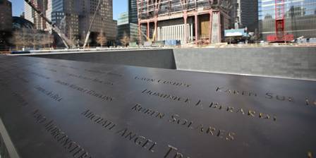 Homenagem às vítimas do 11 de setembro no memorial onde estava o World ...