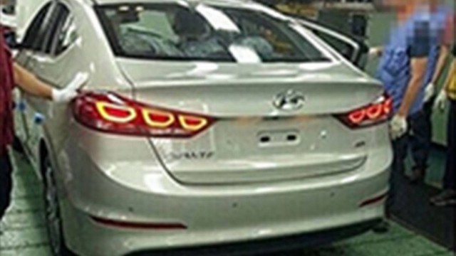 Hyundai Elantra na linha de montagem -