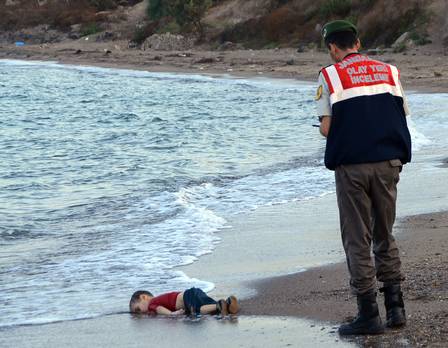O menino Aylan Kurdi, de 3 anos, que virou símbolo da crise migratória na Europa