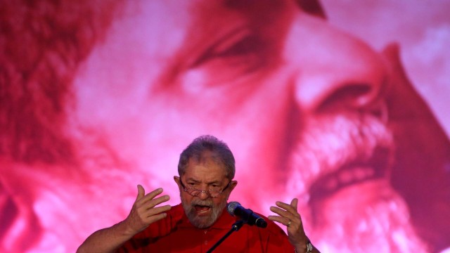 Ex-presidente Lula durante o Ato Nacional pela Educação