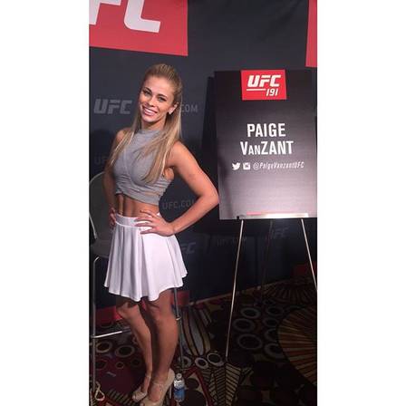 Ex-cheerleader da NBA, a peso-palha do UFC Paige Vanzant é comparada a Ronda Rousey, campeã do peso-galo
