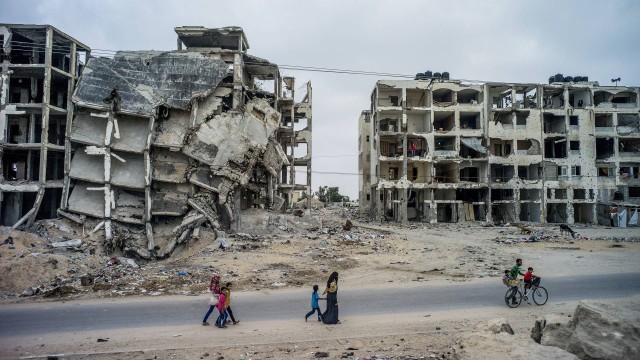 Edifícios continuam destruídos em Beit Lahia, na Faixa de Gaza