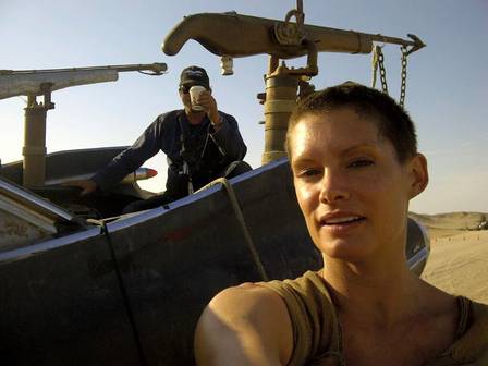 Olivia Jackson no set de “Mad Max: Estada da Fúria”