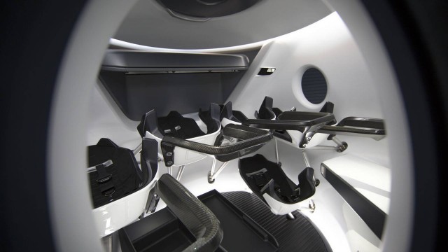 Os assentos da Crew Dragon são produzidos em fibra de carbono