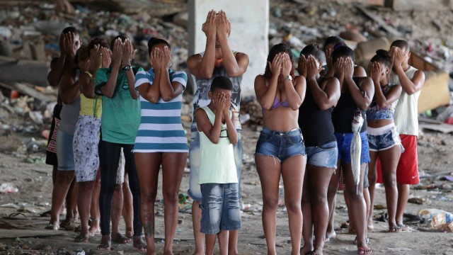 Moradores expulsos pelo tráfico de conjunto em Costa Barros