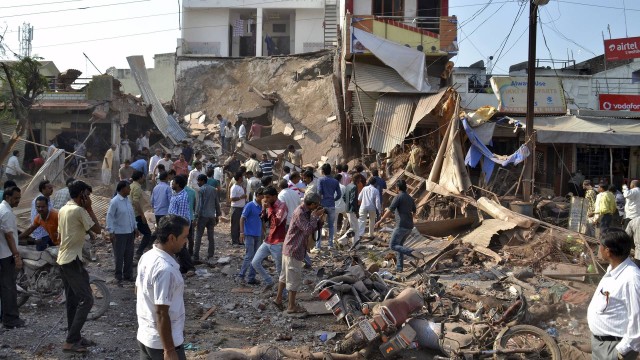 Prédio desmoronou depois da explosão no distrito de Madhya Pradesh, na região central da Índia