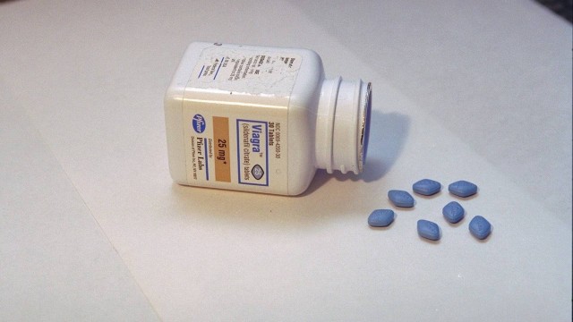 Inglês tomou 35 comprimidos de Viagra e acabou no hospital com uma “ereção massiva”.
