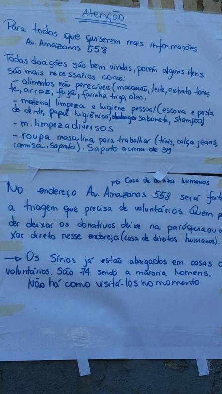Igreja colocou aviso na porta orientando doadores a irem para a Casa de Direitos Humanos de Belo Horizonte
