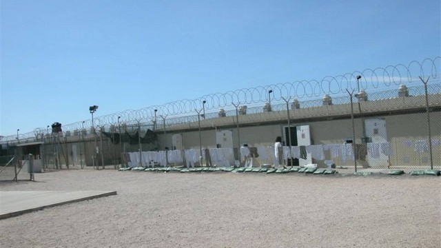 Celas da prisão na base naval norte-americana de Guantánamo, em Cuba.