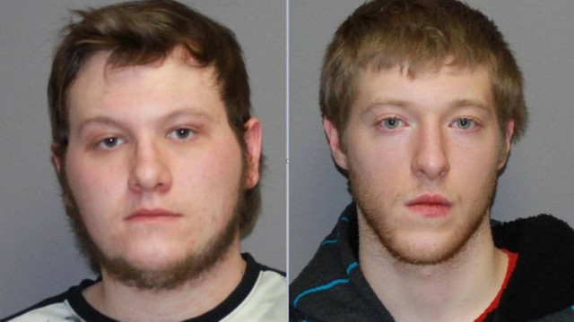 Scott M. Cusson Jr. (direita) foi sentenciado a 18 meses de prisão e Edward M. Turner (esquerda) aguarda julgamento.
