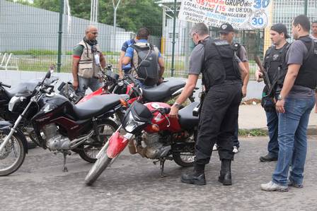 Motos foram apreendidas pela polícia durante ação