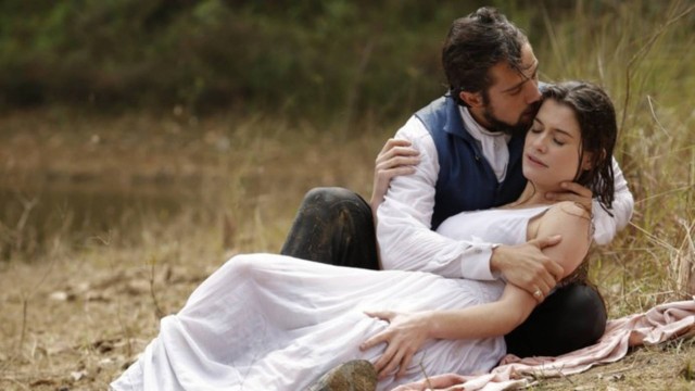 Na segunda fase da novela, Lívia e Felipe também se apaixonam: cenas comoventes